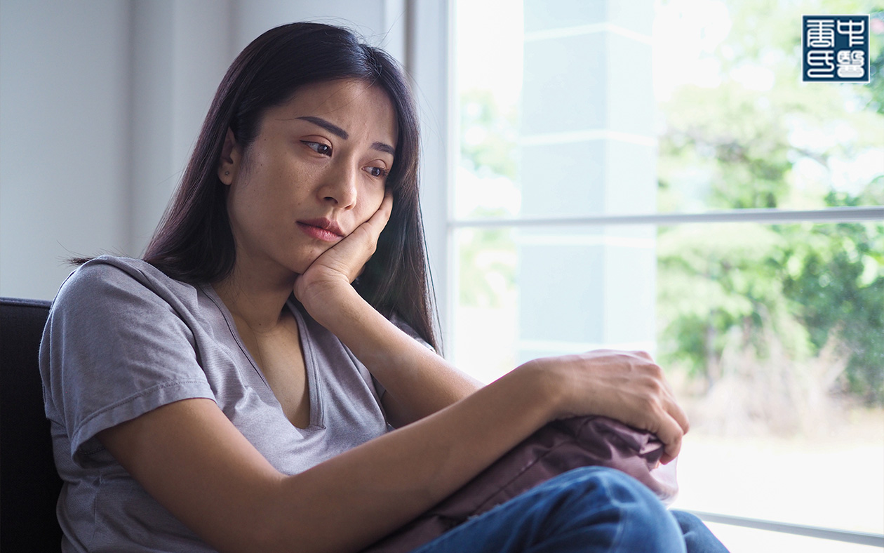Woman with pallor due to Qi Deficiency.